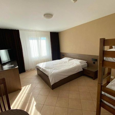 Motel Des Fleurs Servion Kültér fotó