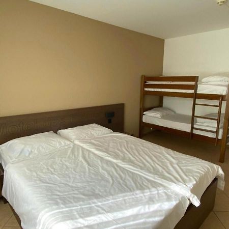 Motel Des Fleurs Servion Kültér fotó