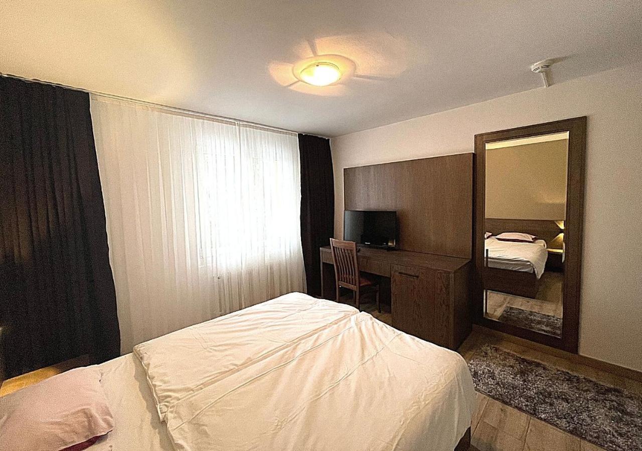 Motel Des Fleurs Servion Kültér fotó