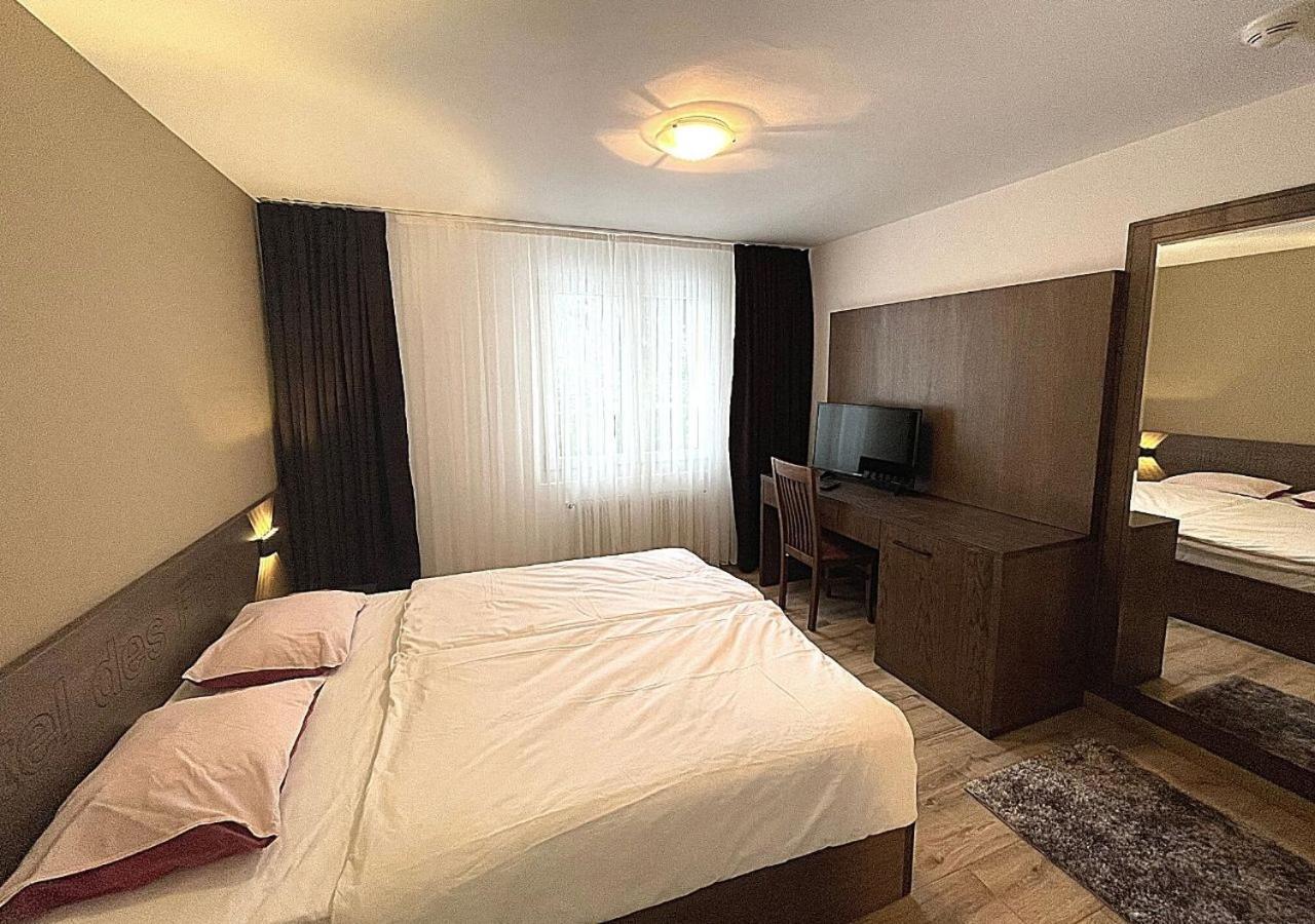 Motel Des Fleurs Servion Kültér fotó