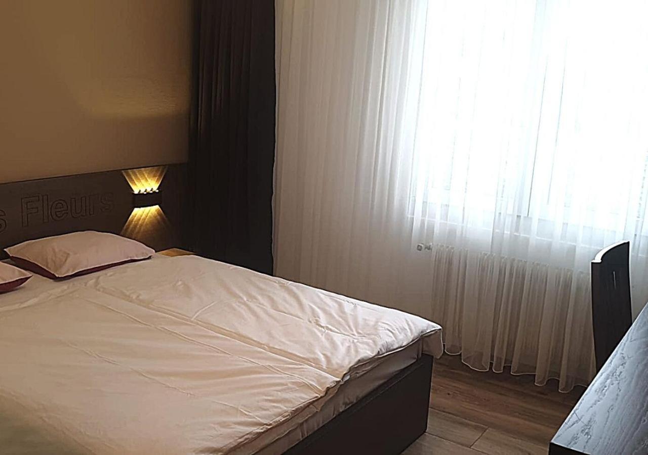 Motel Des Fleurs Servion Kültér fotó