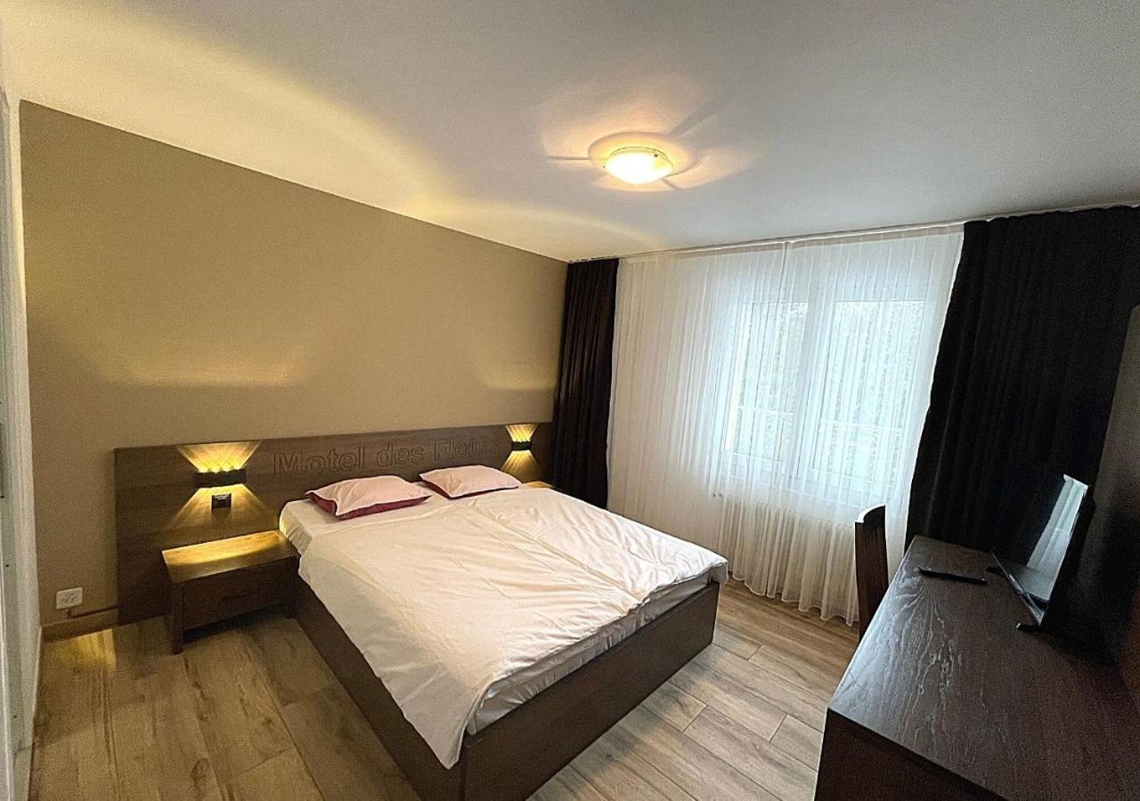 Motel Des Fleurs Servion Kültér fotó