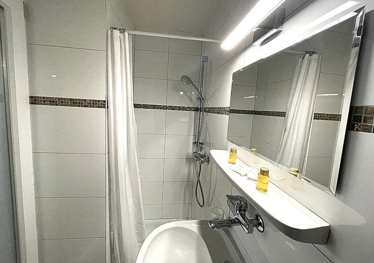 Motel Des Fleurs Servion Kültér fotó
