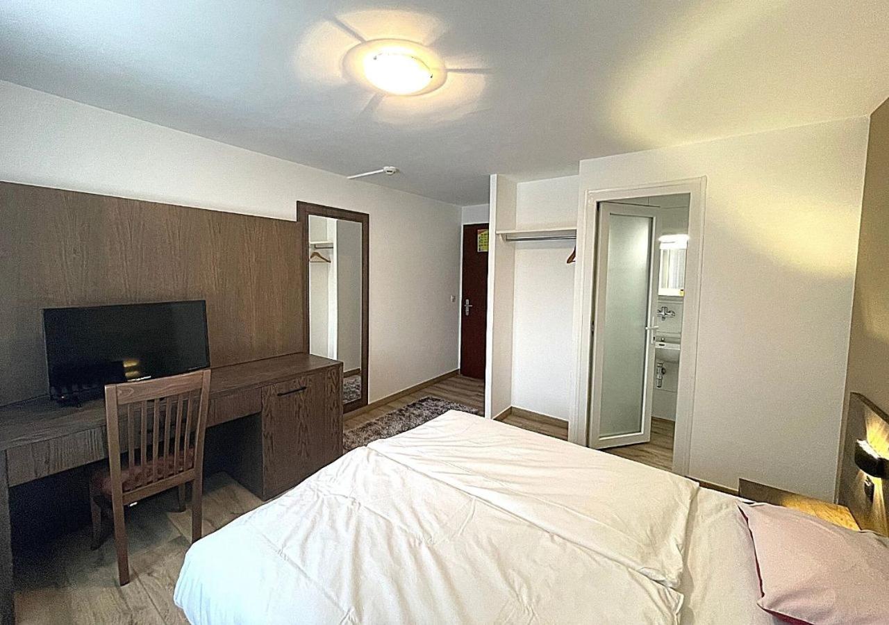 Motel Des Fleurs Servion Kültér fotó