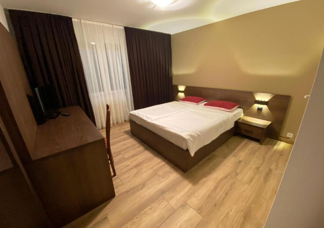 Motel Des Fleurs Servion Kültér fotó