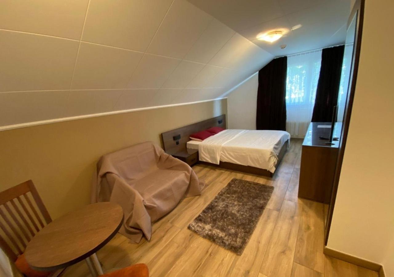 Motel Des Fleurs Servion Kültér fotó