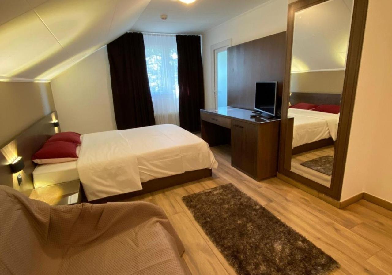 Motel Des Fleurs Servion Kültér fotó