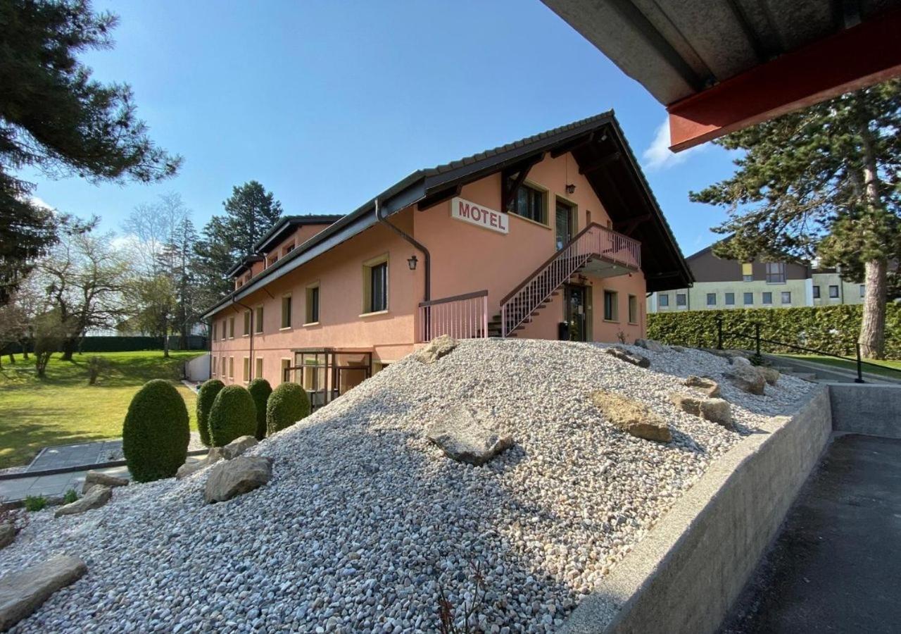 Motel Des Fleurs Servion Kültér fotó
